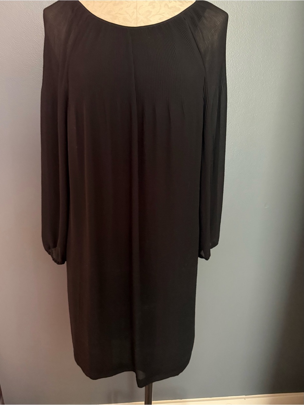 Max Studio Black Long-Sleeve Pleated Shift Dress